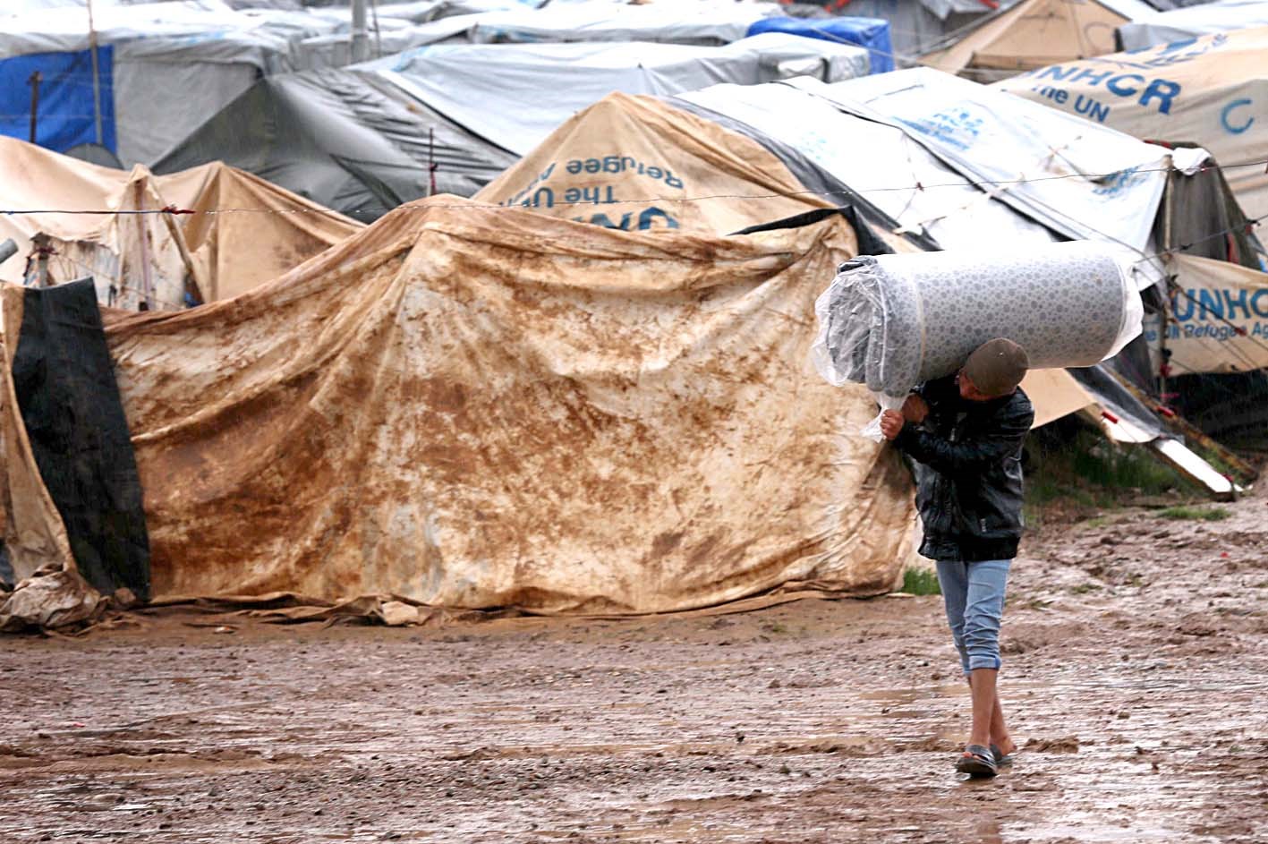 u0639u0631u0627u0642u064a u0645u0646 u0623u0642u0644u064au0629 u0627u0644u0634u0628u0643 u064au062du0645u0644 u0641u0631u0634u062au0647 u0641u064a u0645u062eu064au0645 u0644u0644u0627u062cu0626u064au0646 u0642u0631u0628 u0623u0631u0628u064au0644 b (u0627 u0641 u0628)