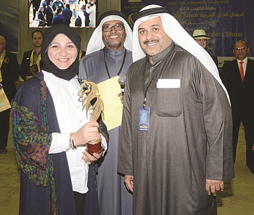 الخميس والدرويش يكرّمان باسمة العبيد