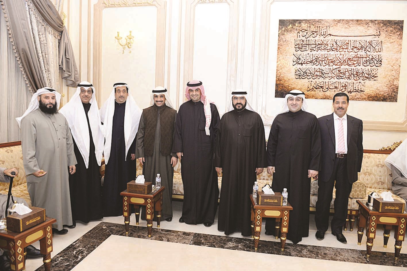 u0627u0644u063au0627u0646u0645 u0645u062au0648u0633u0637u0627u064b u0639u062fu062fu0627u064b u0645u0646 u0627u0644u0646u0648u0627u0628 u0648u0627u0644u062du0636u0648u0631 u0641u064a u062fu064au0648u0627u0646 u062du0645u0627u062f  (u062au0635u0648u064au0631 u0632u0643u0631u064au0627 u0639u0637u064au0629)