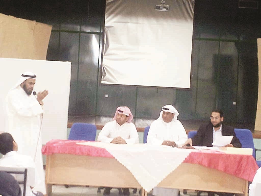 خالد مال الله محاضرا عن سر النجاح