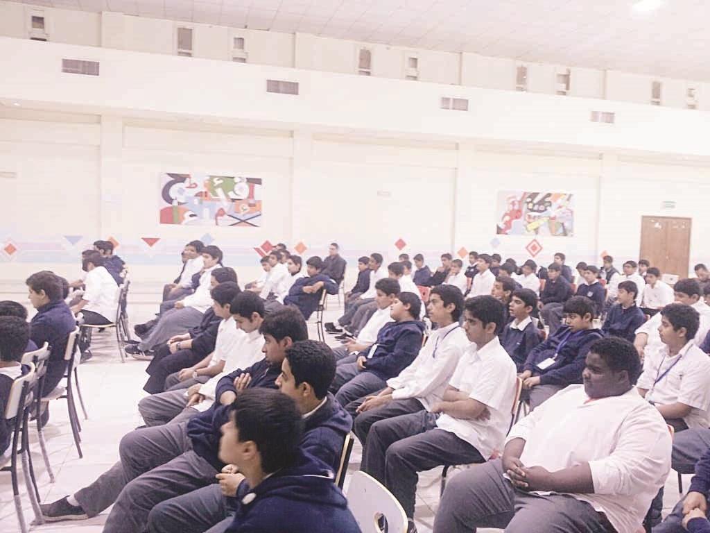 اهتمام وإنصات من الطلبة