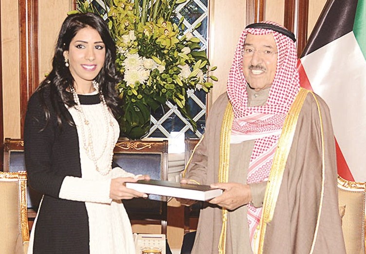 سموه متسلّماً رسالة نورة المشعان