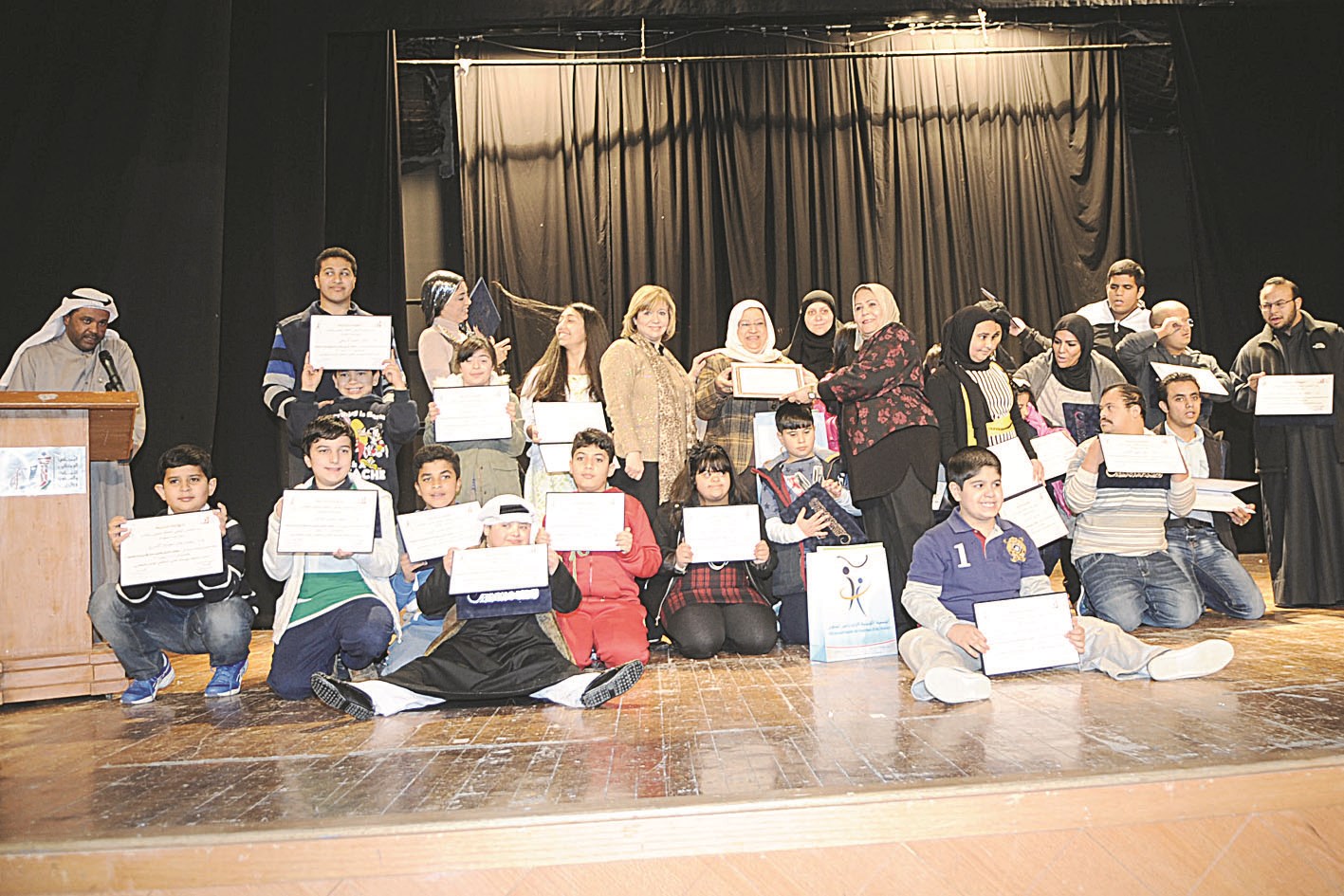 u0627u0644u0645u062fu0631u0628u0648u0646 u0648u0627u0644u0645u062au062fu0631u0628u0648u0646 u0645u0639 u0643u0627u0645u0644u0629 u0627u0644u0639u064au0627u062f u0641u064a u0635u0648u0631u0629 u062au0630u0643u0627u0631u064au0629 (u062au0635u0648u064au0631 u0643u0631u0645 u0630u064au0627u0628)