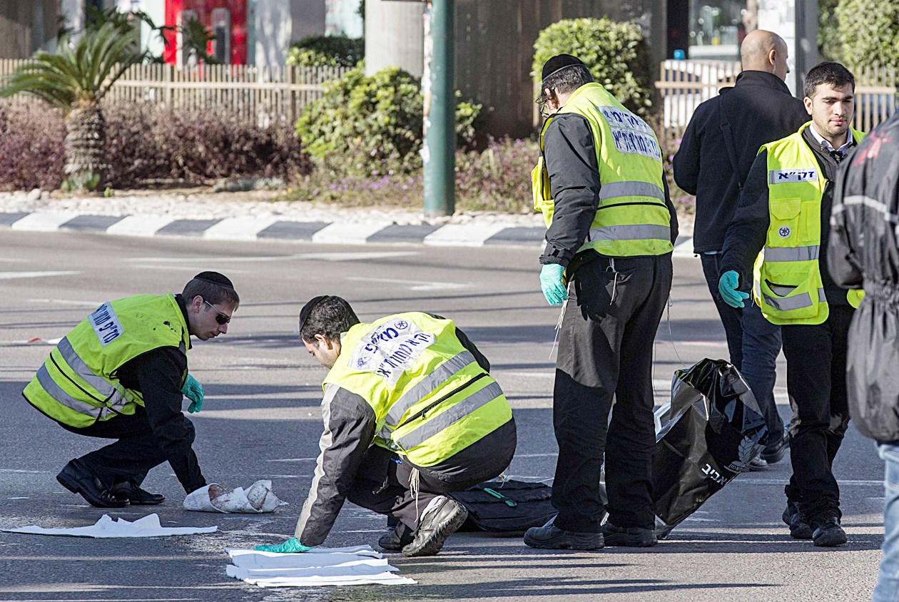 u0623u0641u0631u0627u062f u062eu062fu0645u0627u062a u0627u0644u0637u0648u0627u0631u0626 u0627u0644u0625u0633u0631u0627u0626u064au0644u064au0629 u064au0642u0648u0645u0648u0646 u0628u062au0646u0638u064au0641 u0627u0644u0631u0635u064au0641 u0641u064a u0645u0643u0627u0646 u0627u0644u0647u062cu0648u0645 u0641u064a u062au0644 u0623u0628u064au0628 u0648u0641u064a u0627u0644u0625u0637u0627u0631 u0645u0646u0641u0630u0647  ( u0627 u0641 u0628)