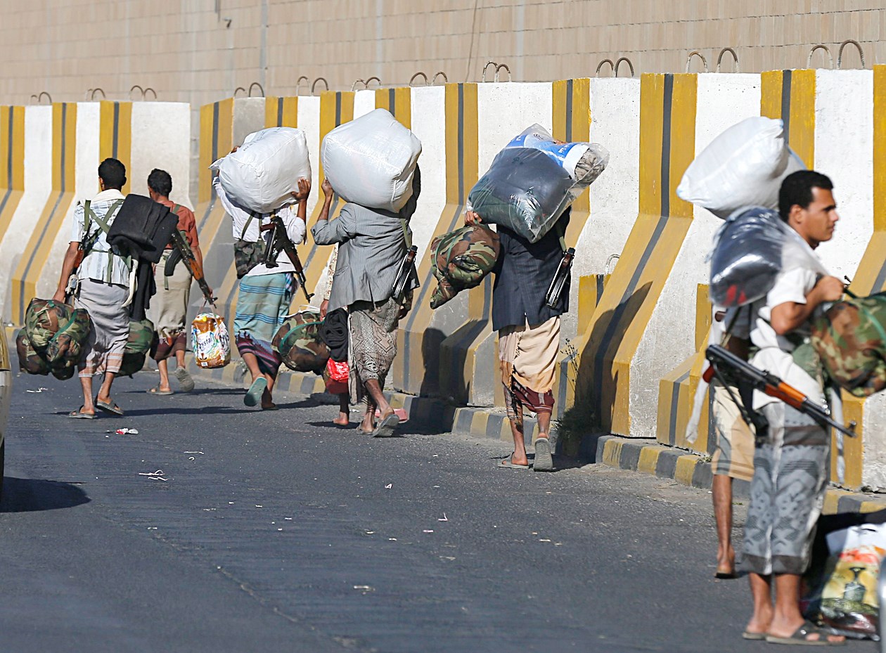 u0639u0646u0627u0635u0631 u0645u0646 u0627u0644u062du0631u0633 u0628u0627u0644u0644u0628u0627u0633 u0627u0644u0645u062fu0646u064a u064au063au0627u062fu0631u0648u0646 u0627u0644u0642u0635u0631 u0627u0644u0631u0626u0627u0633u064a u0641u064a u0635u0646u0639u0627u0621 u0623u0645u0633 u0645u0639 u0623u0645u062au0639u062au0647u0645 u0627u0644u0634u062eu0635u064au0629          (u0631u0648u064au062au0631u0632)