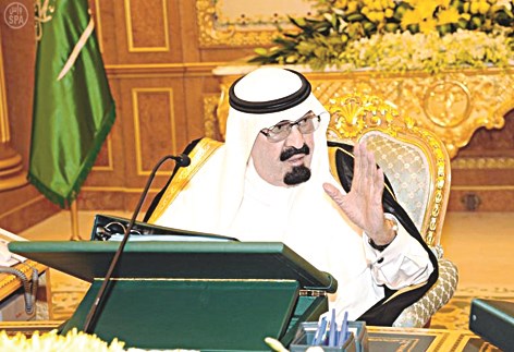 خادم الحرمين خلال ترؤسه إحدى جلسات الحكومة السعودية