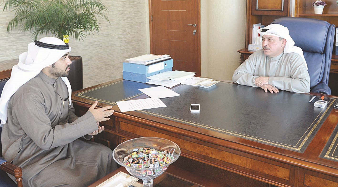 حبيب أبل متحدثاً إلى الزميل محمد نزال (تصوير نايف العقلة)