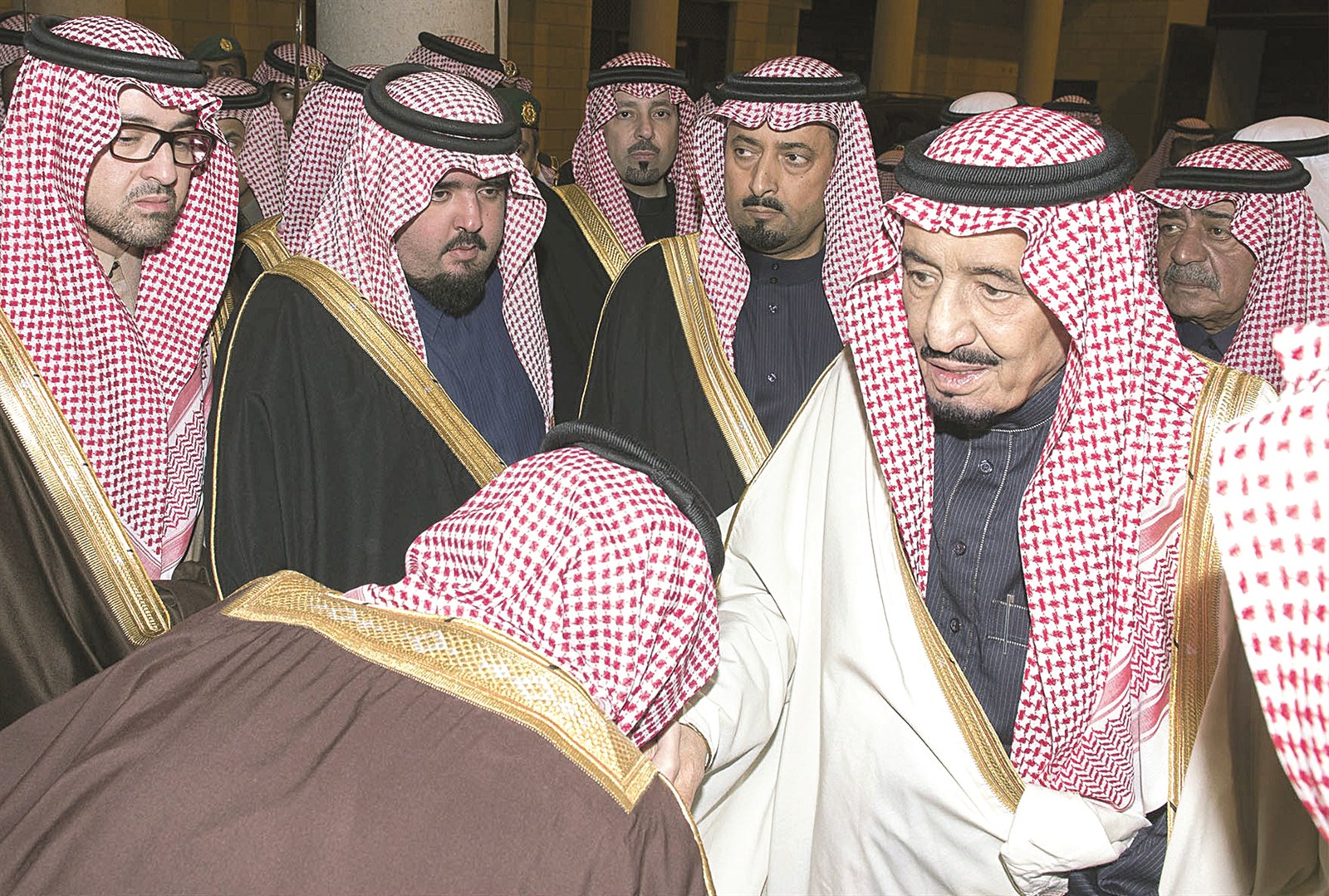 u0633u0639u0648u062fu064au0648u0646 u064au0628u0627u064au0639u0648u0646 u062eu0627u062fu0645 u0627u0644u062du0631u0645u064au0646 u0627u0644u0634u0631u064au0641u064au0646 u0627u0644u0645u0644u0643 u0633u0644u0645u0627u0646 u0628u0646 u0639u0628u062f u0627u0644u0639u0632u064au0632  (u0627 u0641 u0628)