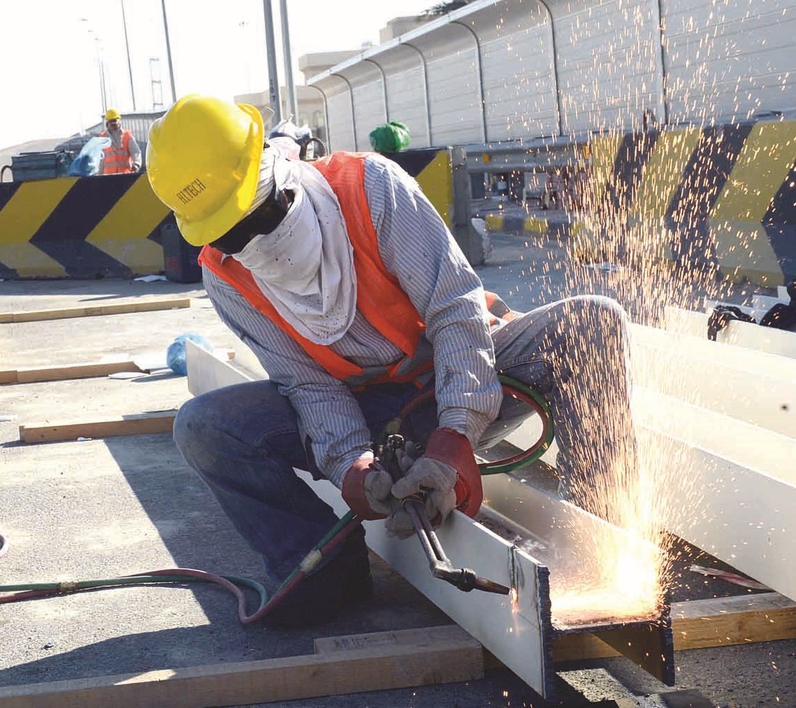 u0627u0644u0639u0645u0644 u064au062cu0631u064a u0639u0644u0649 u0642u062fu0645 u0648u0633u0627u0642 u0641u064a u0627u0644u062cu0633u0631 u0642u0628u0644 u0623u064au0627u0645 u0645u0646 u0627u0641u062au062au0627u062du0647