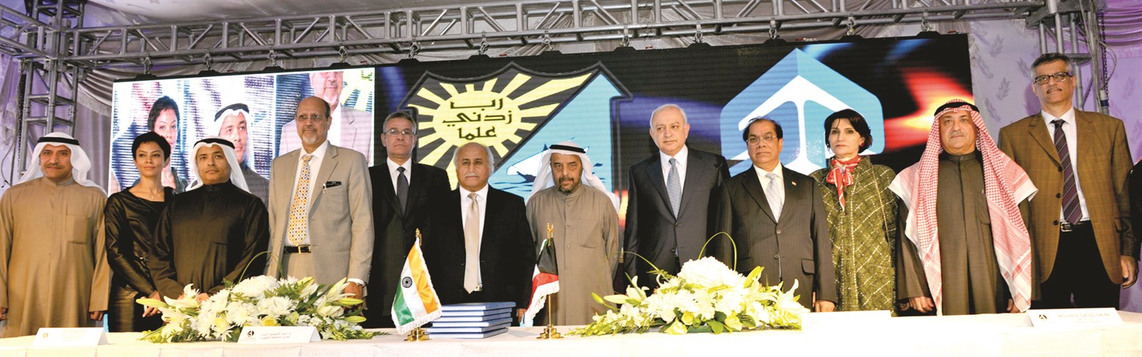 المشاركون في حفل توقيع الاتفاقية (تصوير زكريا عطية)