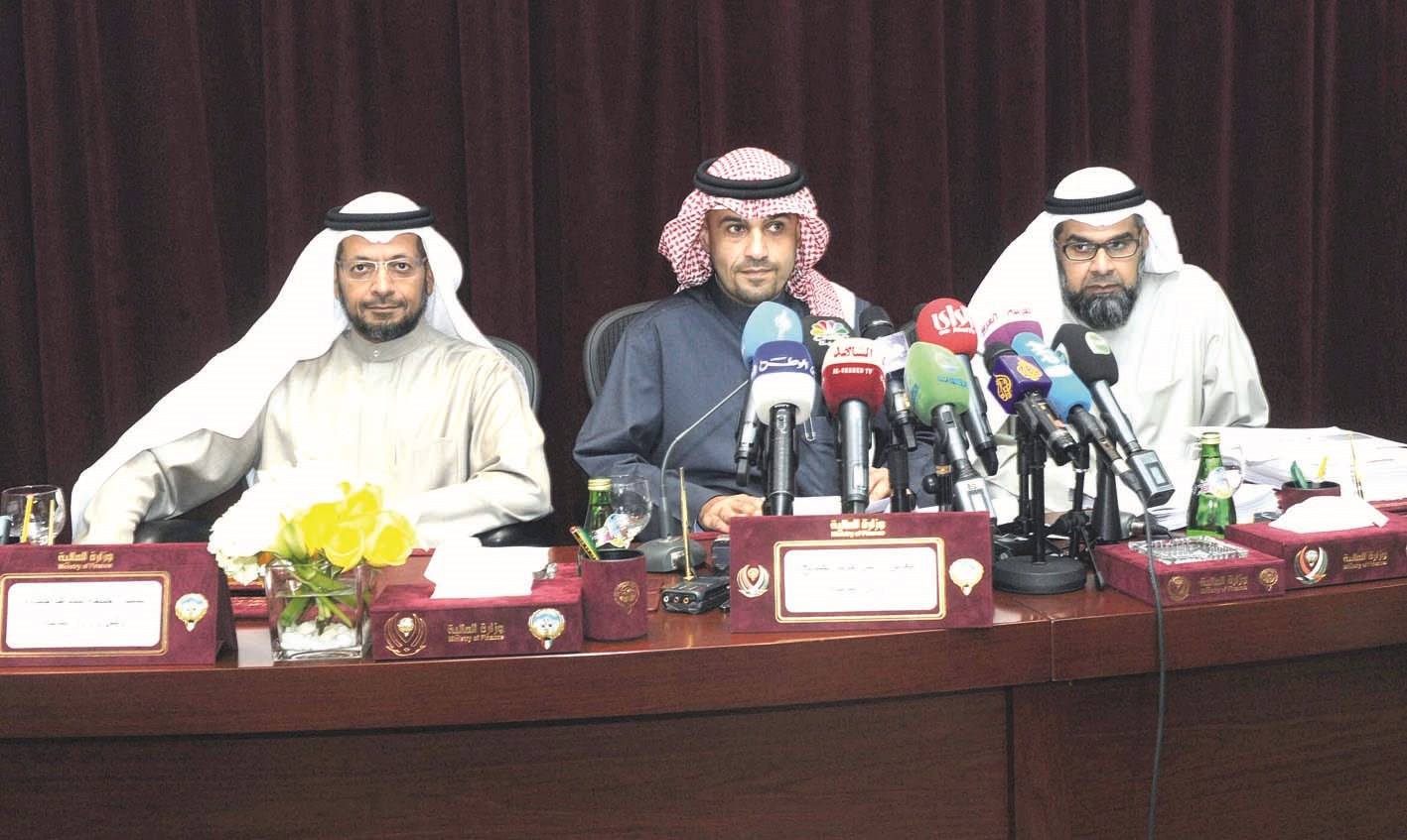 u0627u0644u0635u0627u0644u062d u0645u062au062du062fu062bu0627u064b u0641u064a u0627u0644u0645u0624u062au0645u0631 u0627u0644u0635u062du0627u0641u064a u0648u0625u0644u0649 u064au0645u064au0646u0647 u0648u0643u064au0644 u0627u0644u0648u0632u0627u0631u0629 u062eu0644u064au0641u0629 u062du0645u0627u062fu0629 (u062au0635u0648u064au0631 u0632u0643u0631u064au0627 u0639u0637u064au0629)