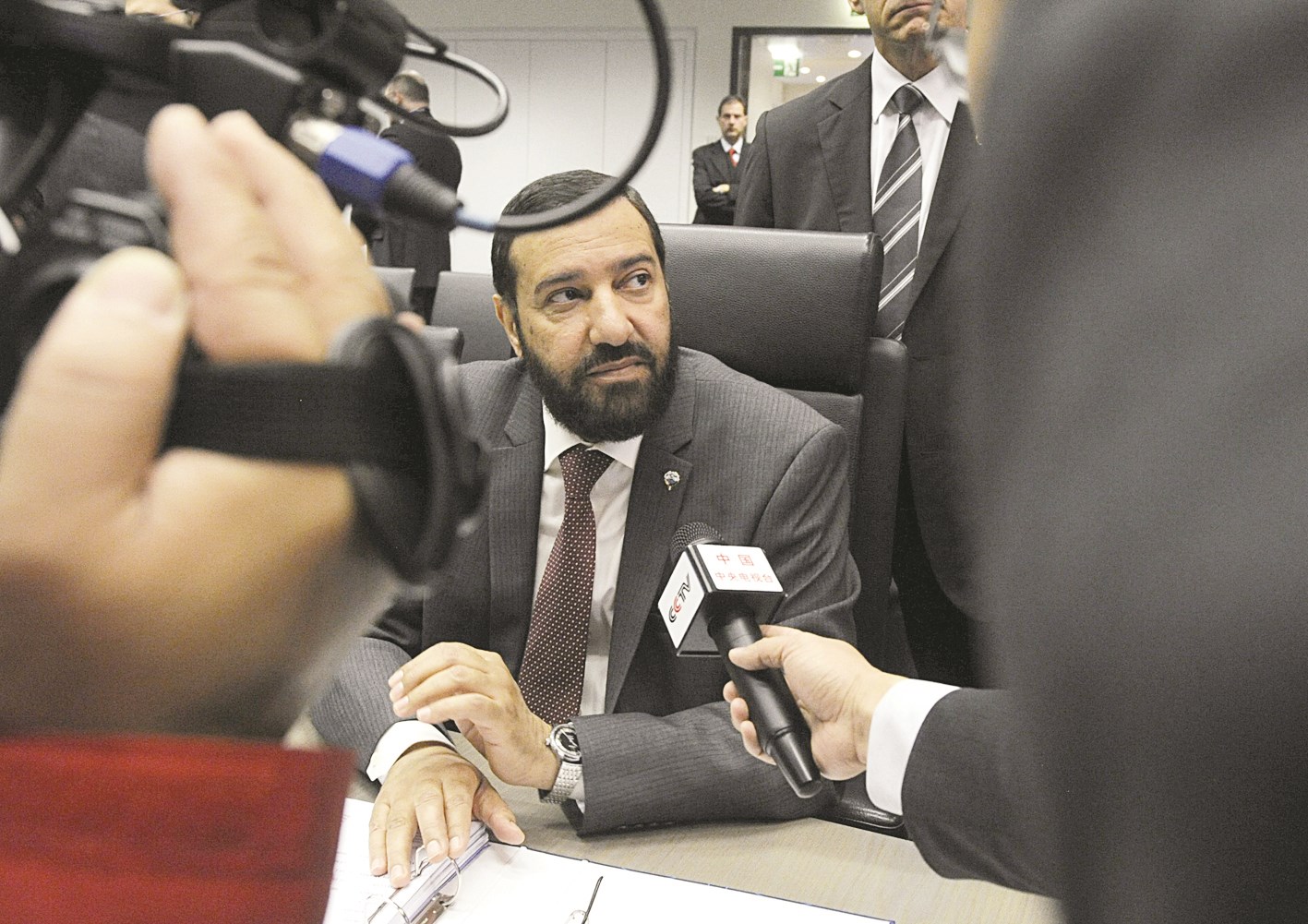 u0639u0644u064a u0627u0644u0639u0645u064au0631 u0641u064a u00abu0645u0647u0645u0651u0629u00bb u0633u0641u0631u0647 u0627u0644u0623u062eu064au0631u0629 u0625u0644u0649 u0627u062cu062au0645u0627u0639 u00abu0623u0648u0628u0643u00bb u0641u064a u0641u064au064au0646u0627 (u0625u064a u0628u064a u0627u064au0647)