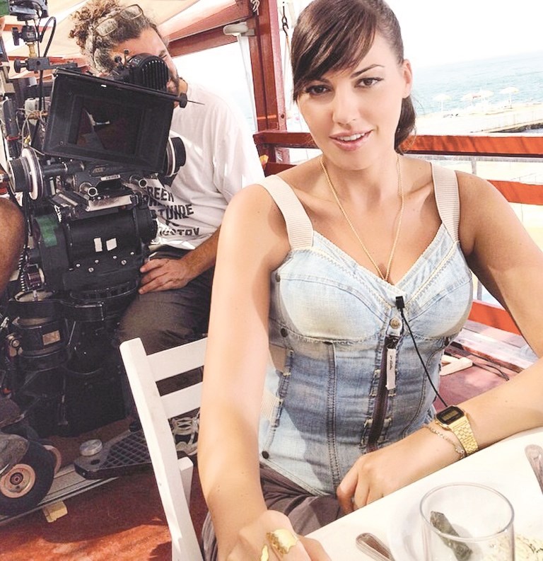 خلال تصوير «يلا عقبالكن»