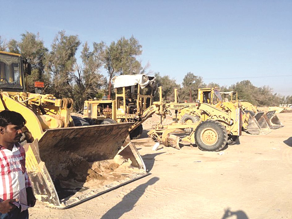 معدات ثقيلة في «العبدلي» بلا عمل بعد مضاعفة كلفة تشغيلها