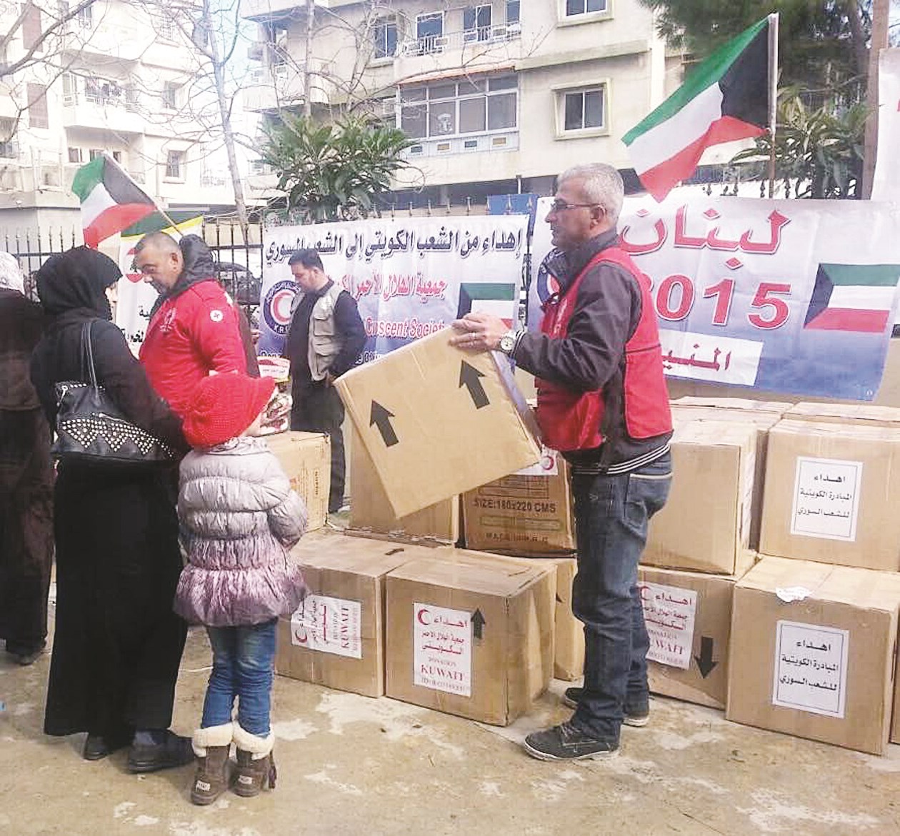 u062cu0627u0646u0628 u0645u0646 u062au0648u0632u064au0639 u0627u0644u062eu0628u0632 u0639u0644u0649 u0627u0644u0644u0627u062cu0626u064au0646