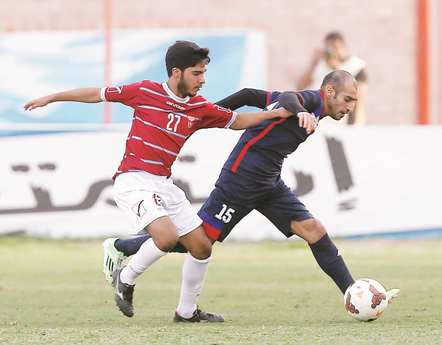 u0635u0631u0627u0639 u0642u0648u064a u0639u0644u0649 u0627u0644u0643u0631u0629 u0628u064au0646 u0644u0627u0639u0628u064a u0627u0644u0646u0635u0631 u0648u0627u0644u064au0631u0645u0648u0643               ( u0627u0644u0623u0632u0631u0642 u062fu0648u062a u0643u0648u0645 )