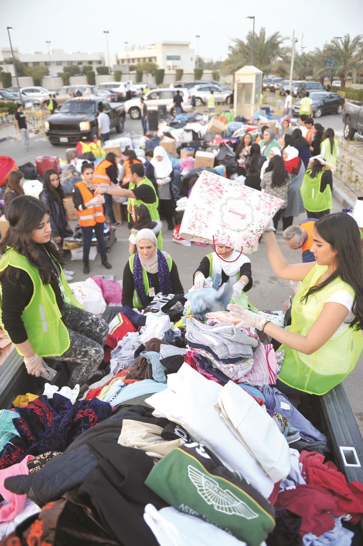 طالبات «الخليج» بذلن جهداً كبيراً في إنجاح الحملة الخيرية