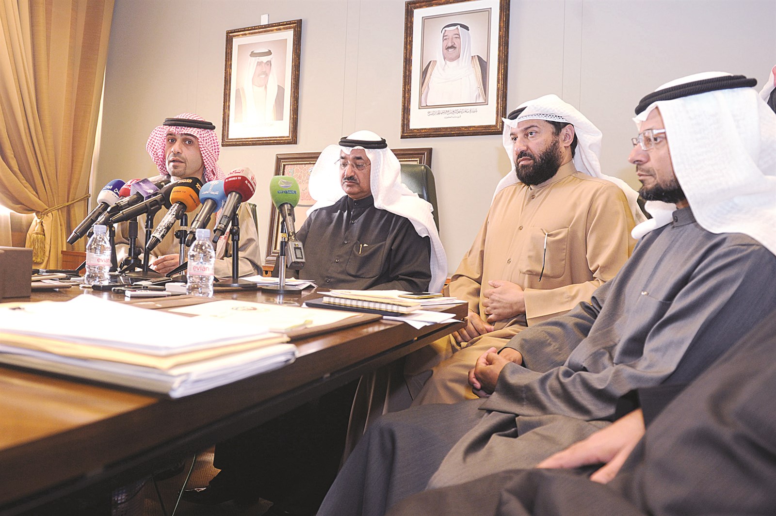 u0627u0644u0648u0632u0631u0627u0621 u0627u0644u062bu0644u0627u062bu0629 u0648u0625u0644u0649 u064au0633u0627u0631u0647u0645 u0648u0643u064au0644 u0648u0632u0627u0631u0629 u0627u0644u0645u0627u0644u064au0629 u062eu0644u064au0641u0629 u062du0645u0627u062fu0629 (u062au0635u0648u064au0631 u0632u0643u0631u064au0627 u0639u0637u064au0629)