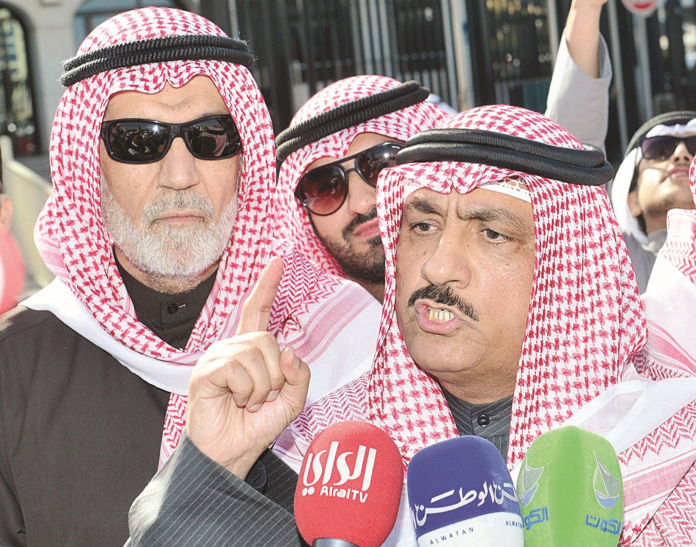 u0627u0644u0628u0631u0627u0643 u0645u062au062du062fu062bu0627u064b u0644u062fu0649 u062eu0631u0648u062cu0647 u0645u0646 u00abu0627u0644u0639u062fu0644u00bb        (u062au0635u0648u064au0631 u0645u0648u0633u0649 u0639u064au0627u0634 )