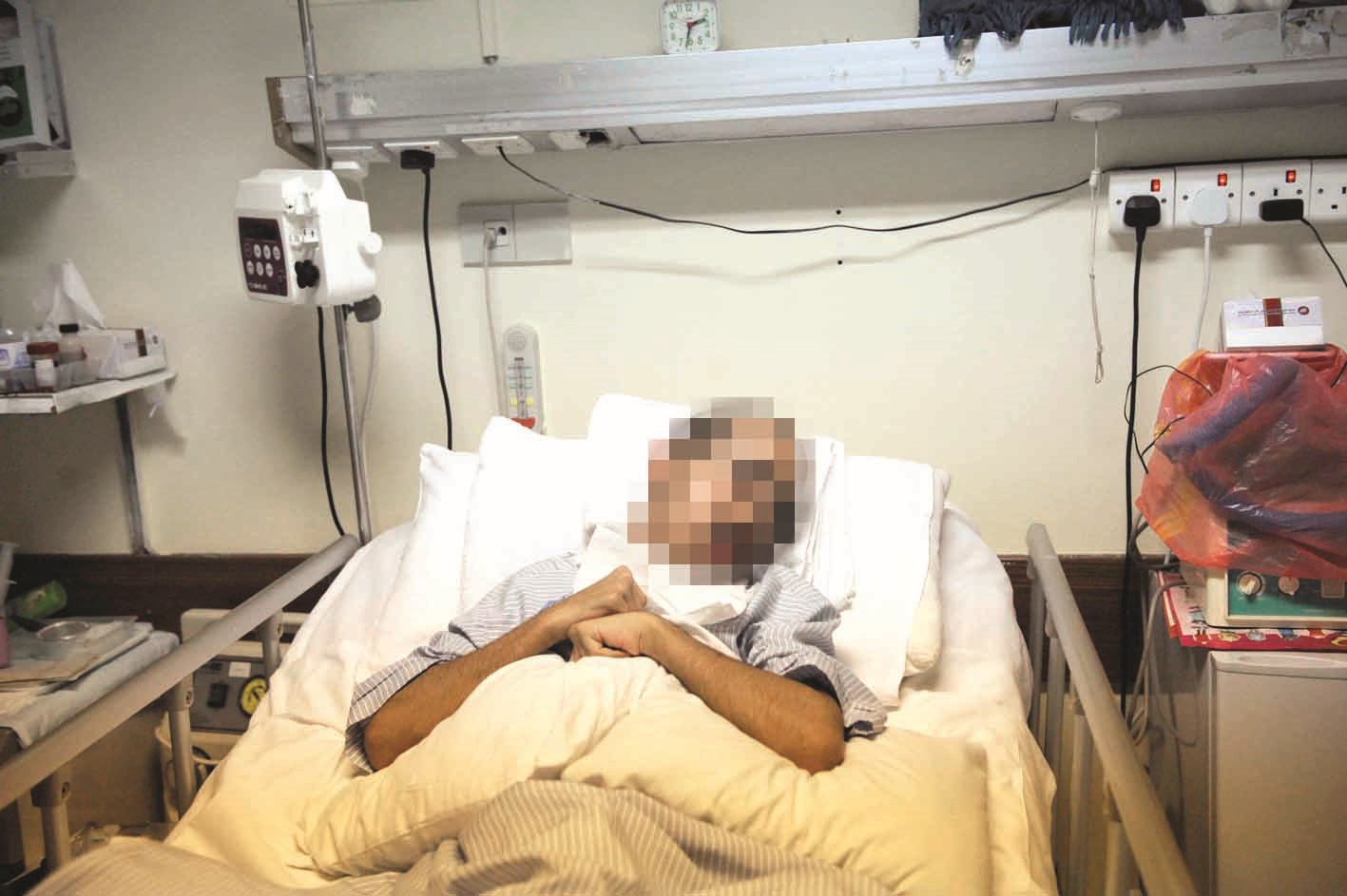 شاب مشلول بسبب حادث ... ولا أحد يزوره (تصوير نايف العقلة)