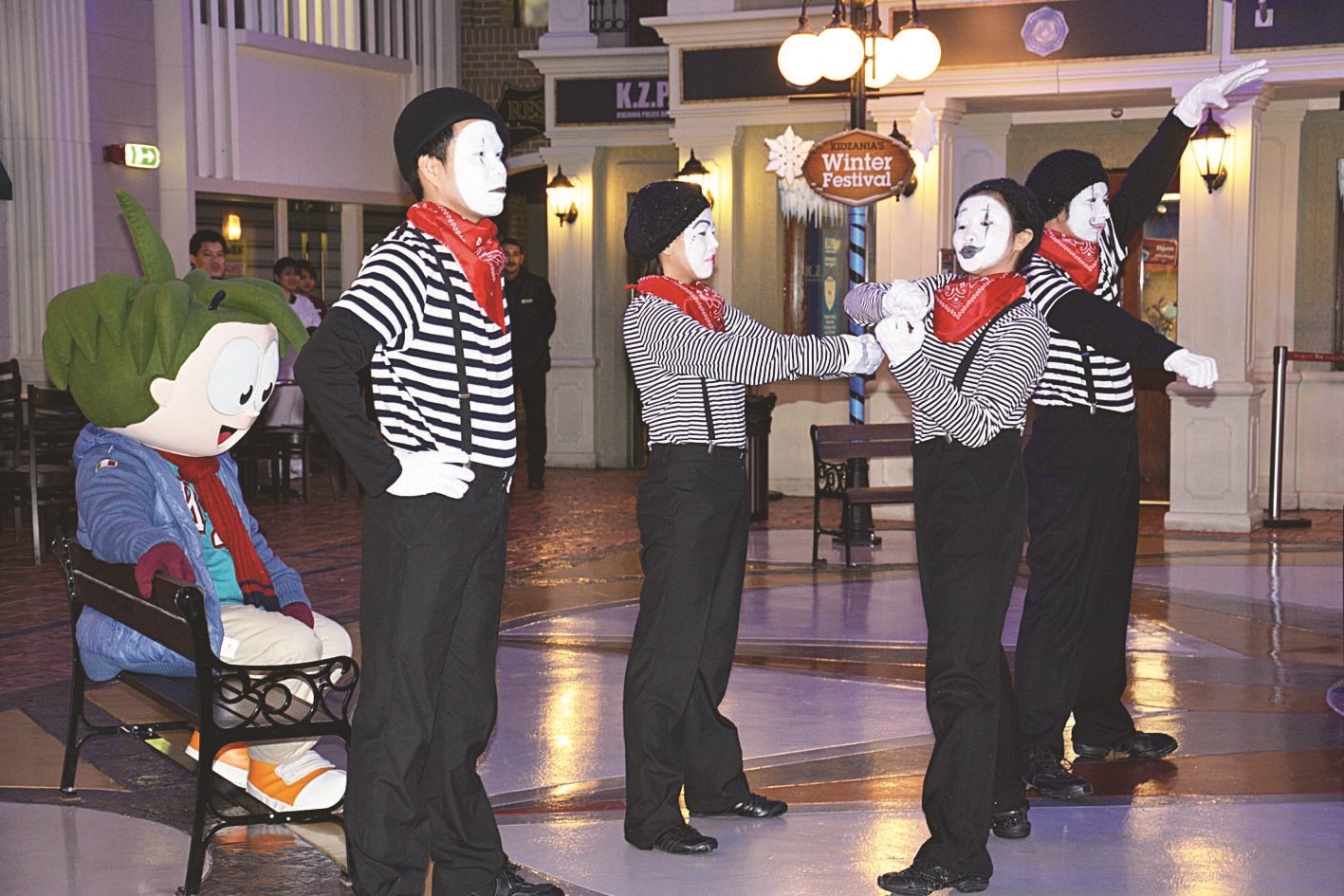 من عروض المهرجان