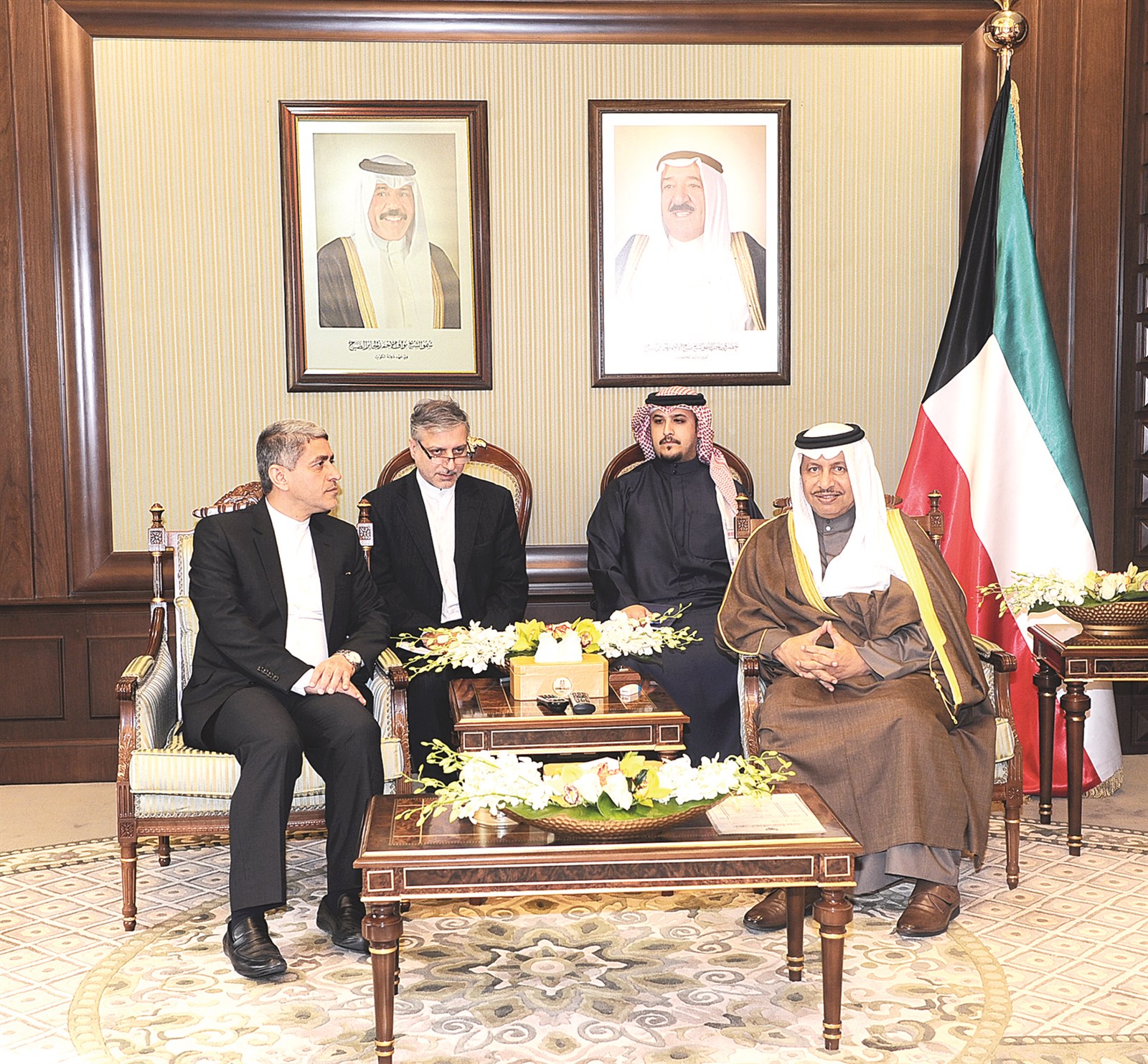 المبارك مستقبلاً الوزير الإيراني