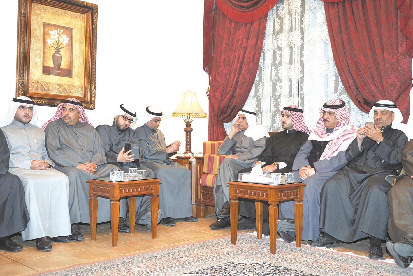 u062cu0627u0646u0628 u0645u0646 u0627u0644u062du0636u0648u0631 u0641u064a u062fu064au0648u0627u0646 u0627u0644u0645u0644u0627 u0623u0645u0633 (u062au0635u0648u064au0631 u0646u0648u0631 u0647u0646u062fu0627u0648u064a)