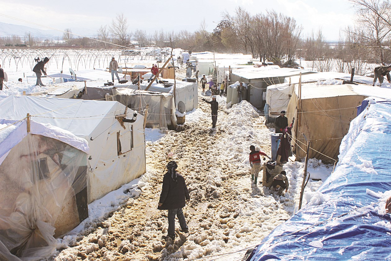 u0631u062fu0627u0621 u0623u0628u064au0636 u0648u0648u0627u0642u0639 u0623u0633u0648u062f u0641u064a u0623u062du062f u0645u062eu064au0645u0627u062a u0627u0644u0646u0627u0632u062du064au0646 u0641u064a u0627u0644u0628u0642u0627u0639 (u062au0635u0648u064au0631 u0623u0633u0627u0645u0629 u0627u0644u0642u0627u062fu0631u064a)