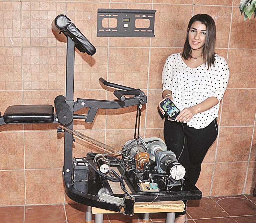 ... وتتأكد من الشحن (تصوير نور هنداوي)