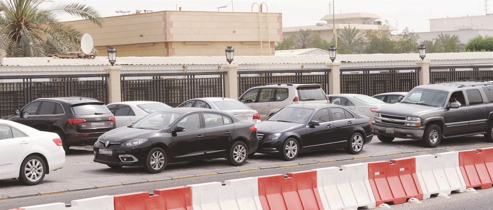 ركن السيارات على الأرصفة