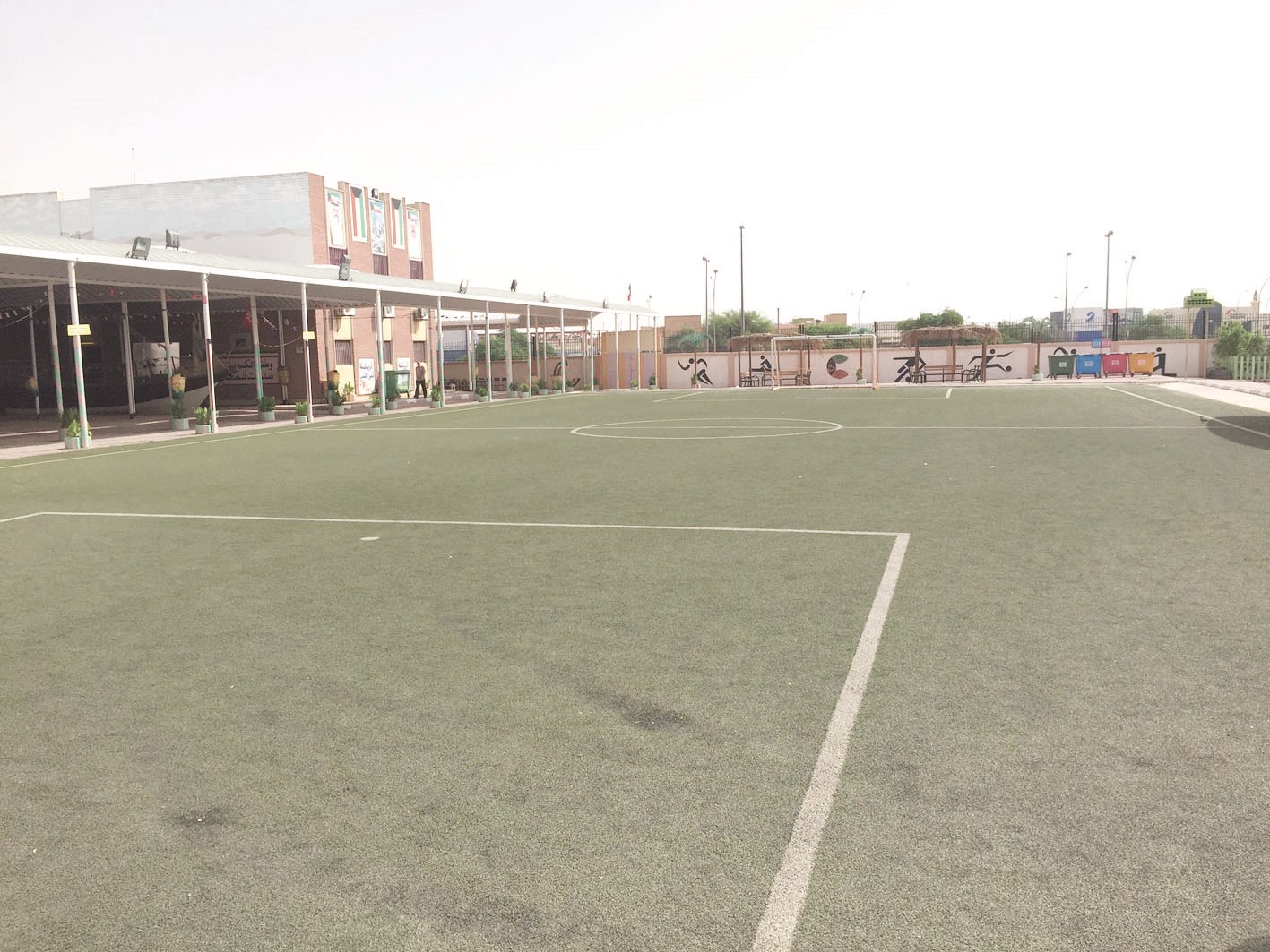 تزويد البيئة المدرسية بالمرافق الرياضية للشباب