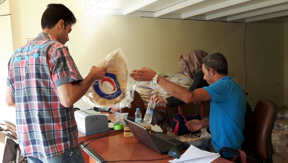 u062au0648u0632u064au0639 u0627u0644u062eu0628u0632 u0639u0644u0649 u0627u0644u0644u0627u062cu0626u064au0646