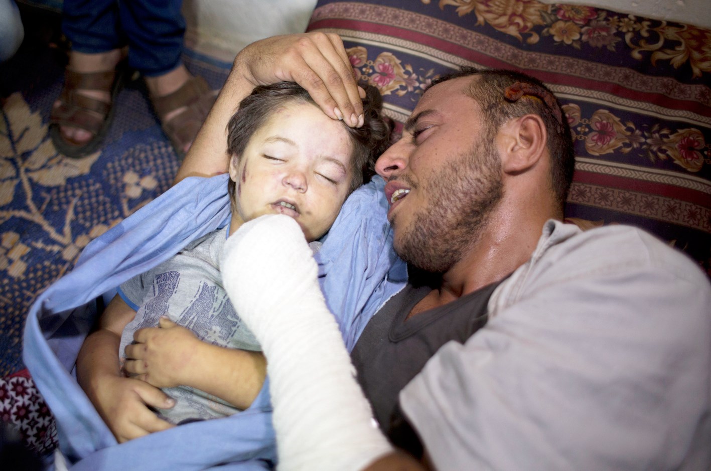 u0648u0627u0644u062f u0627u0644u0637u0641u0644u0629 u0631u0647u0641 u062du0633u0627u0646 u0627u0644u062au064a u0642u062au0644u062a u0645u0639 u0648u0627u0644u062fu062au0647u0627 u0641u064a u063au0627u0631u0629 u0627u0633u0631u0627u0626u064au0644u064au0629 u064au0639u0627u0646u0642 u062cu0633u062fu0647u0627 u0641u064a u063au0632u0629  ( u0627 u0628)