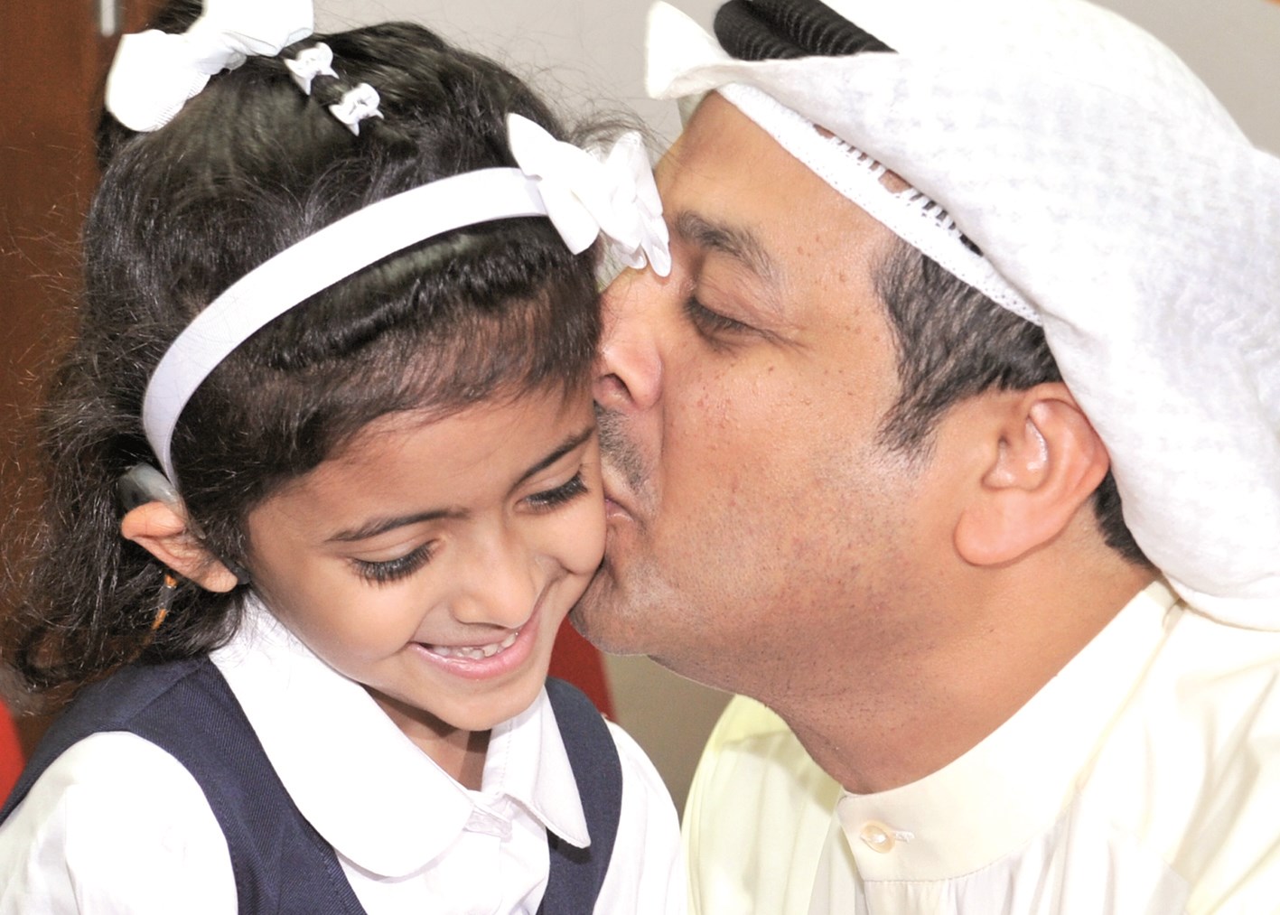 u0642u0628u0644u0629 u0645u0646 u0627u0644u0635u0627u0646u0639 u0639u0644u0649 u062eu062f u0625u062du062fu0649 u0627u0644u0637u0627u0644u0628u0627u062a u0641u064a u0645u0631u0643u0632 u0635u062fu0649  (u062au0635u0648u064au0631 u0633u0639u062f u0647u0646u062fu0627u0648u064a)