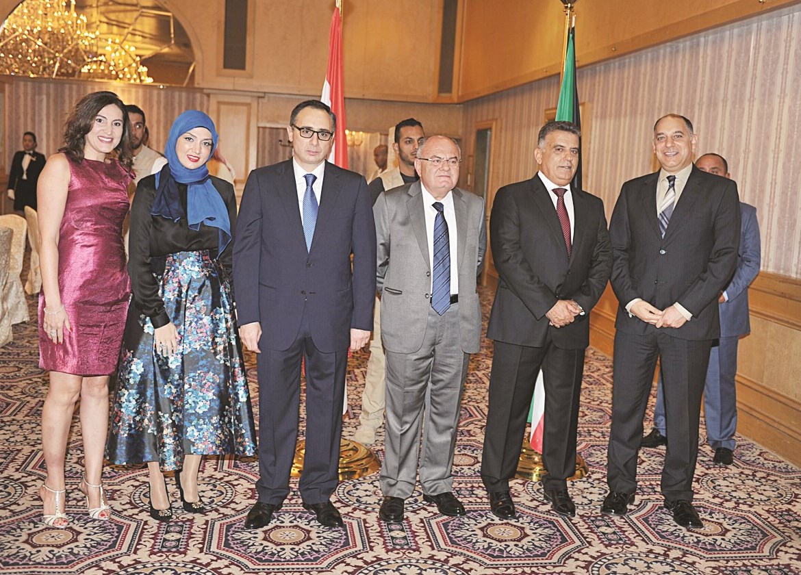 مروان عبدالباقي مع السفير اللبناني واللواء إبراهيم وحجيج وزوجته