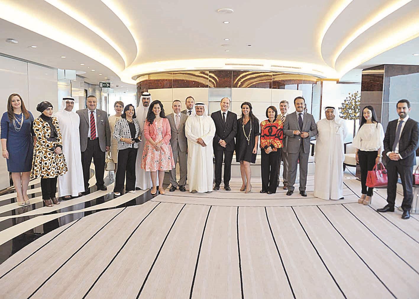 u0627u0644u0633u0641u064au0631 u0646u062eu0644u0629 u0648u0645u062fu064au0631 u0627u0644u0645u0639u0647u062f u0648u0634u062eu0635u064au0627u062a u0643u0648u064au062au064au0629 u0634u0627u0631u0643u062a u0641u064a u062du0641u0644 u0627u0644u063au062fu0627u0621 (u062au0635u0648u064au0631 u0633u0639u062f u0647u0646u062fu0627u0648u064a)