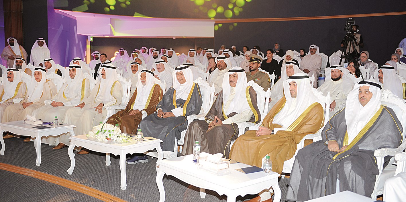 المبارك متصدرا الحضور