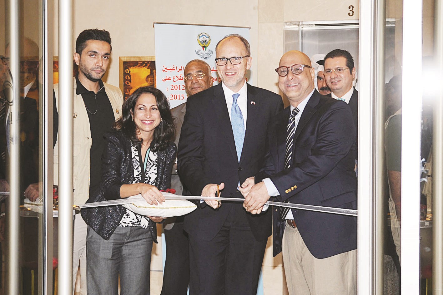 u0633u064au0644u064au0645u0627u0646 u064au0642u0635 u0634u0631u064au0637 u0627u0641u062au062au0627u062d u0627u0644u0645u0639u0631u0636 (u062au0635u0648u064au0631 u0643u0631u0645 u0630u064au0627u0628)