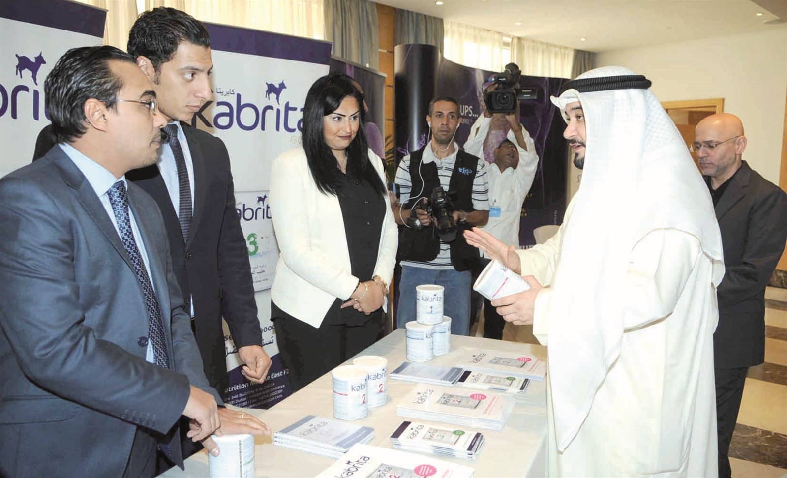 جولة في المعرض المرافق للمؤتمر       (تصوير كرم ذياب)