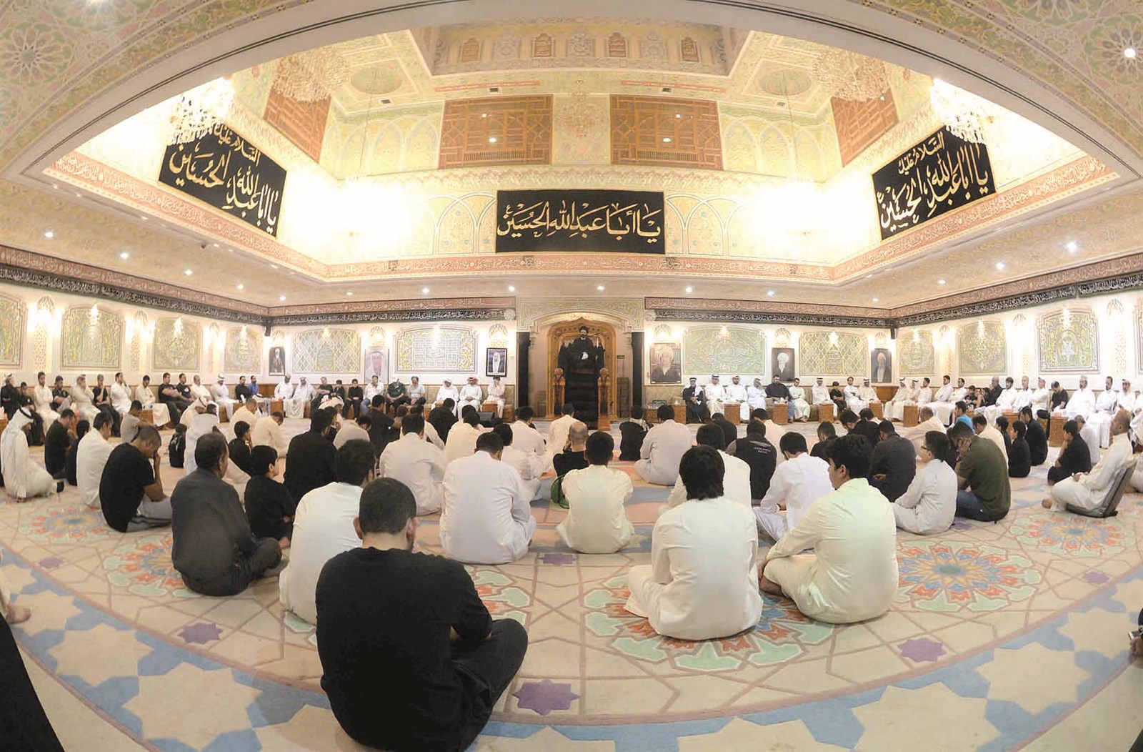 u062du0636u0648u0631 u062fu0627u062eu0644 u0625u062du062fu0649 u0627u0644u062du0633u064au0646u064au0627u062a     (u062au0635u0648u064au0631 u0623u0633u0639u062f u0639u0628u062fu0627u0644u0644u0647 u0648u0646u0648u0631 u0647u0646u062fu0627u0648u064a)