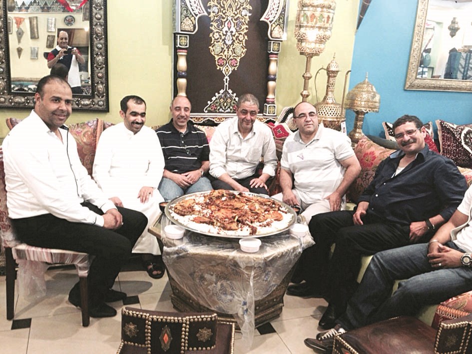 العشاء المغربي يبعد شعور الغربة عن المقيمين في الكويت