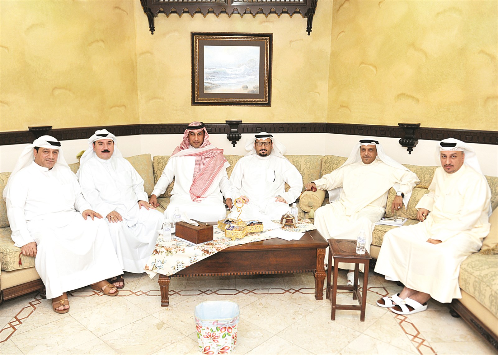 أصحاب المكاتب يبحثون عن حلول لما أفرزه القانون الجديد (تصوير سعد هنداوي)