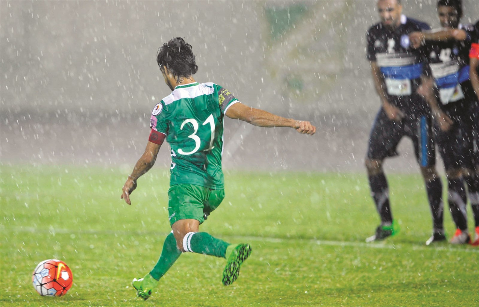 u0639u0644u064a u0645u0642u0635u064au062f u0646u062cu0645 u0627u0644u0639u0631u0628u064a u064au0633u062fu062f u0627u0644u0643u0631u0629 ... u062au062du062a u0632u062eu0627u062a u0627u0644u0645u0637u0631  (u062au0635u0648u064au0631 u062cu0627u0633u0645 u0628u0627u0631u0648u0646)