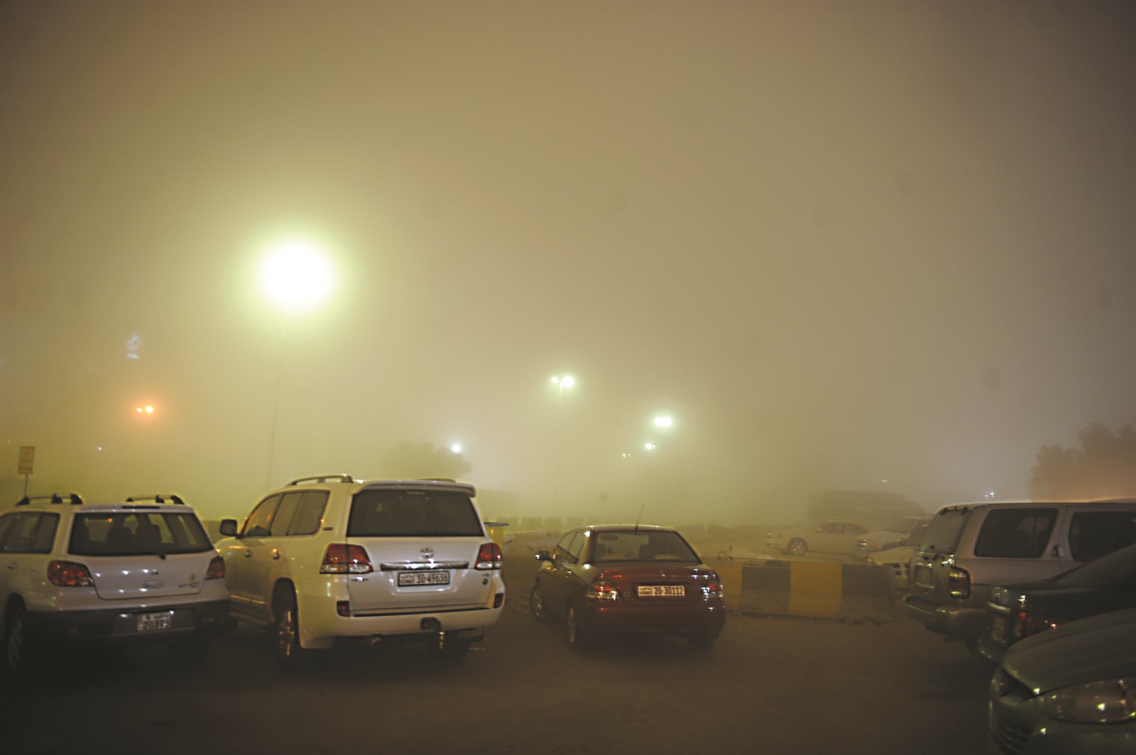 الغبار سد الأفق أمام السيارات  (تصوير جلال معوض)