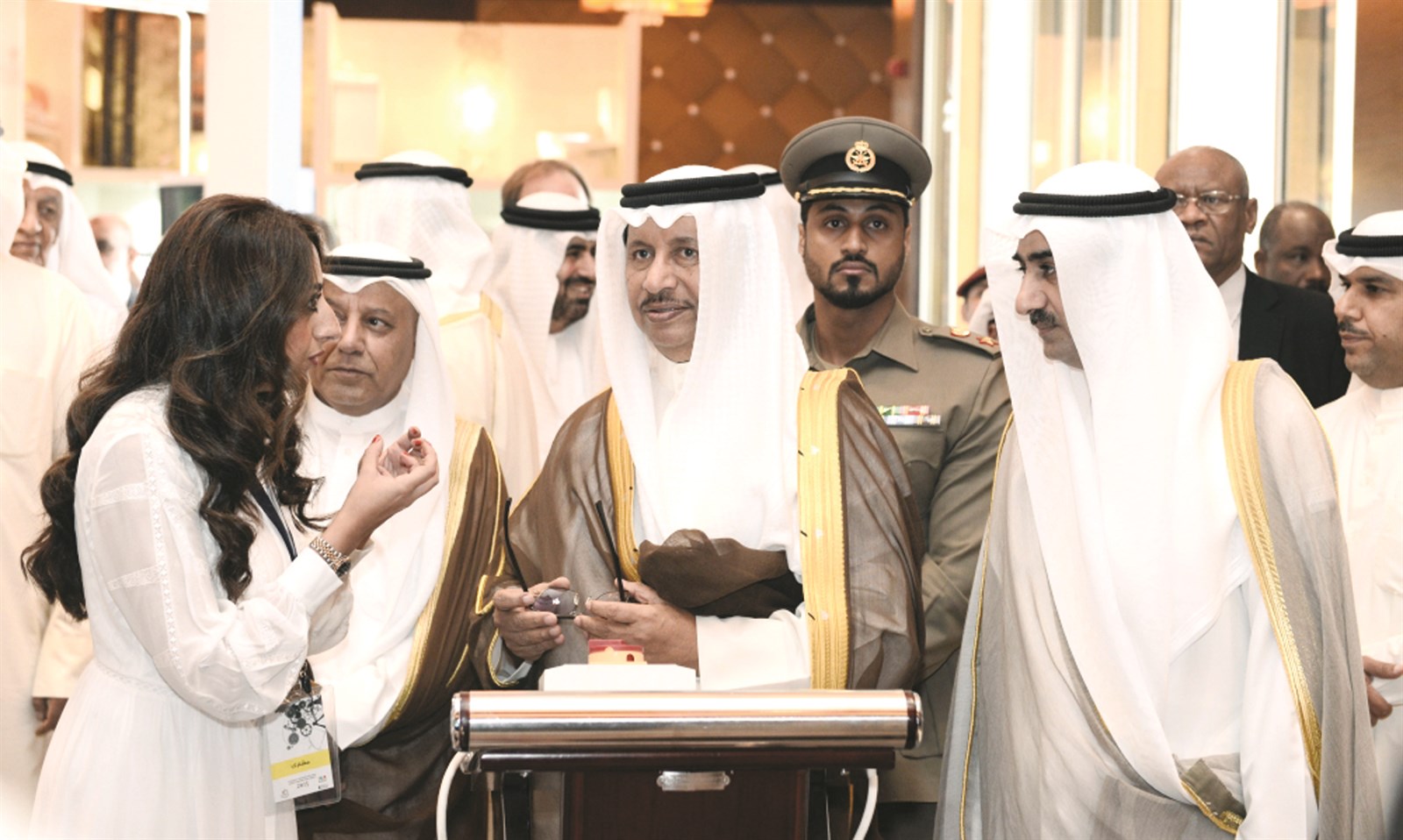 u0633u0645u0648 u0631u0626u064au0633 u0645u062cu0644u0633 u0627u0644u0648u0632u0631u0627u0621 u0645u0633u062au0639u0631u0636u0627u064b u0623u062du062f u0627u0644u0623u062cu0646u062du0629 u0627u0644u0645u0634u0627u0631u0643u0629 u0648u0625u0644u0649 u062cu0627u0646u0628u0647 u0627u0644u0639u0644u064a (u062au0635u0648u064au0631 u0623u0633u0639u062f u0639u0628u062fu0627u0644u0644u0647)