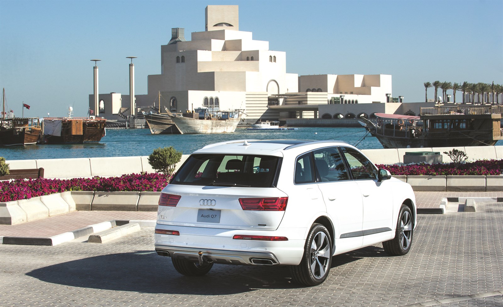 تصميم فريد للجزء الخلفي من السيارة