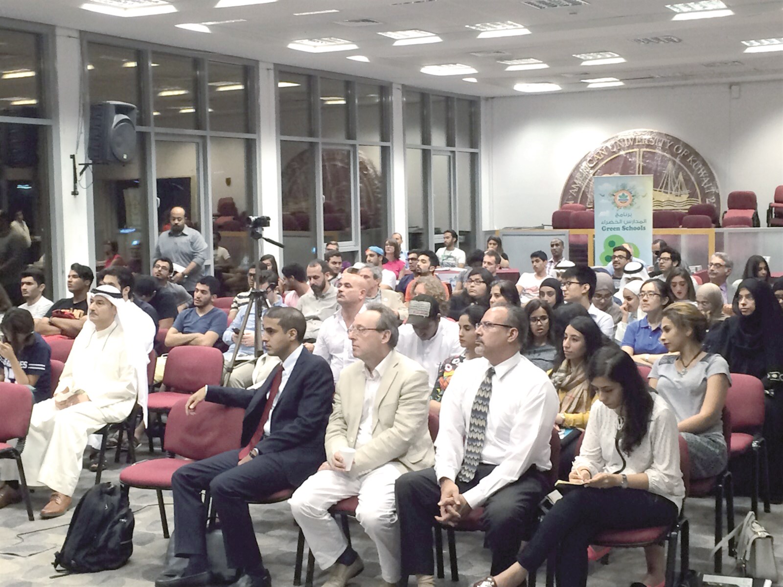 u062cu0627u0646u0628 u0645u0646 u0627u0644u062du0636u0648u0631