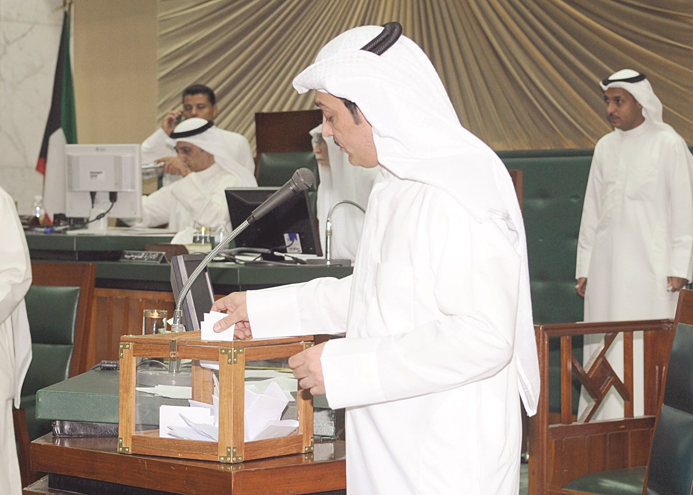 السور وتصويت على عضوية اللجنة المالية