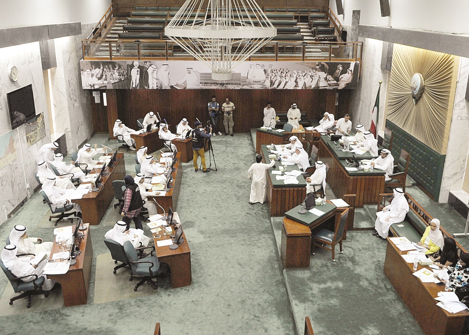 الجلسة الافتتاحية للمجلس بكامل أعضائه