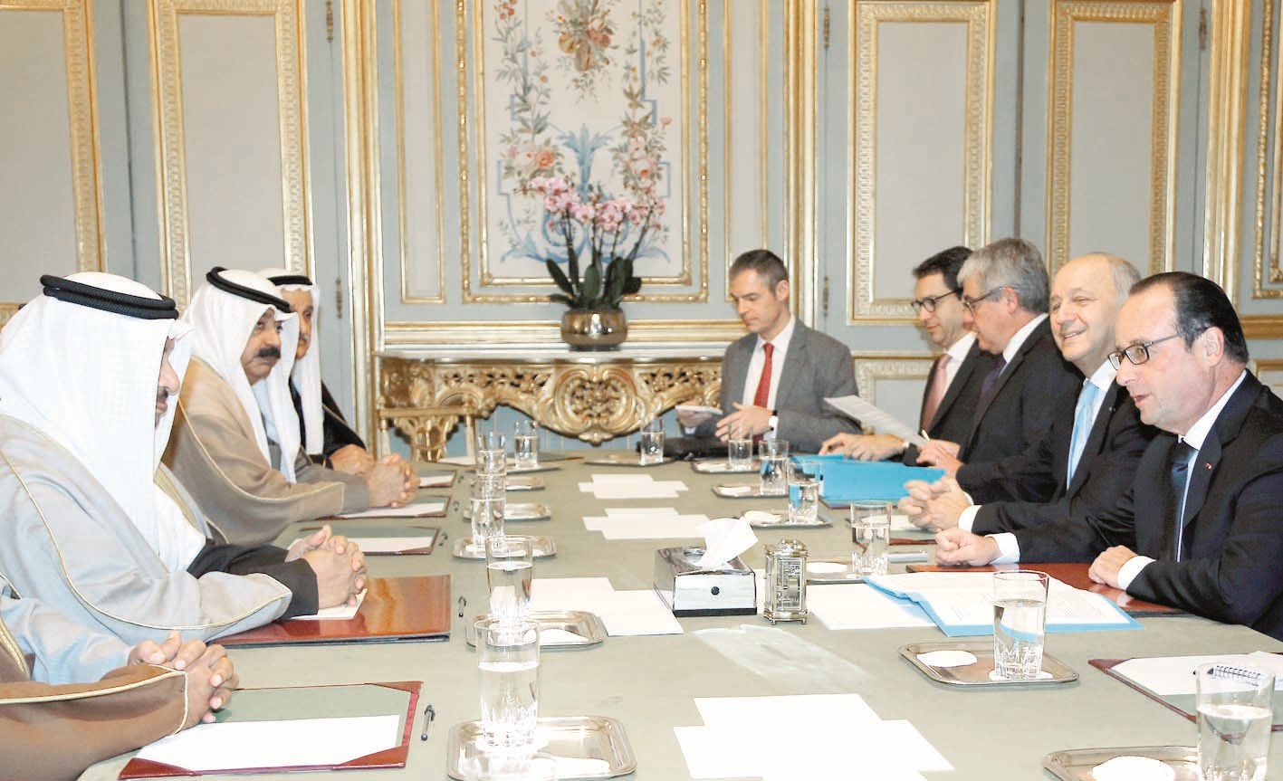 من المباحثات الرسمية بين المبارك وهولاند (ا ب)